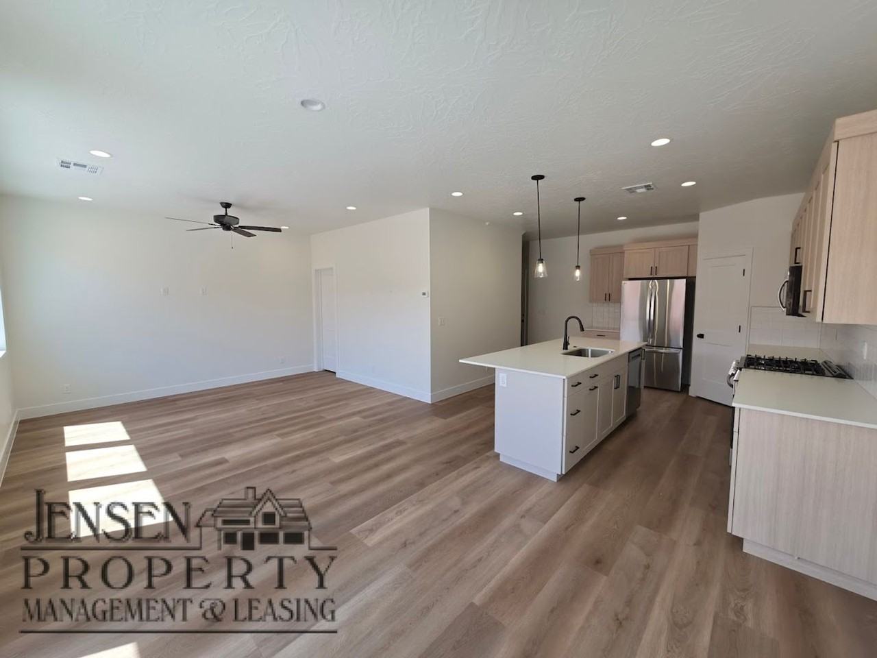 6119 S Cygnus Dr - Photo 3 of 32