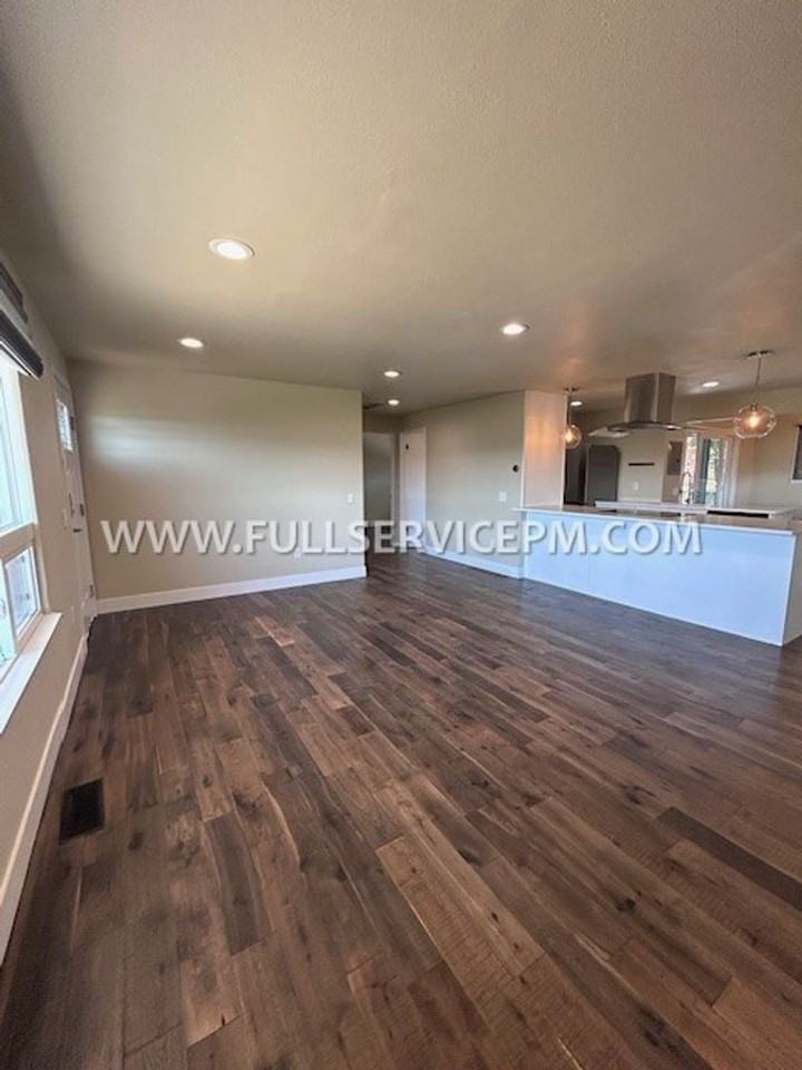 7412 Military Rd S - Photo 7 of 43