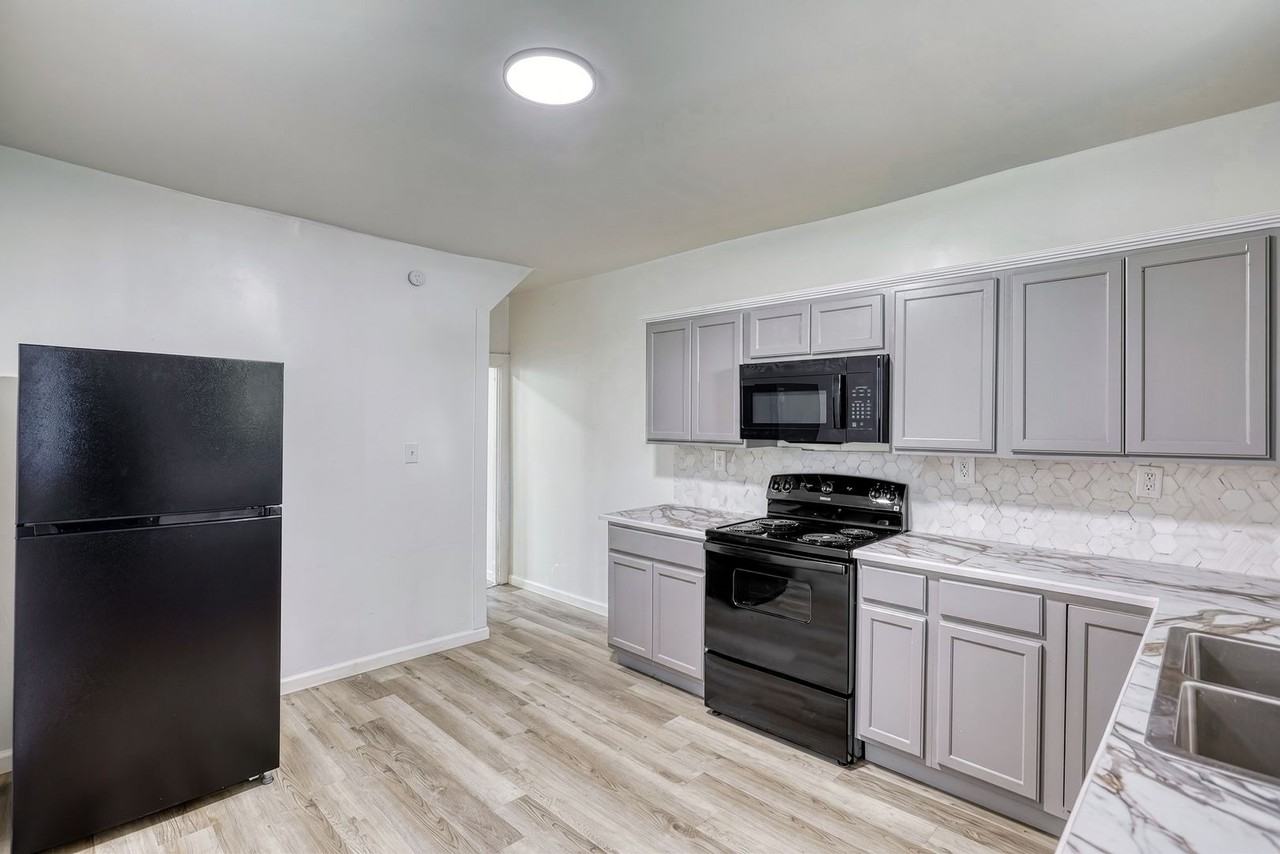 21 N Summit St - Photo 5 of 15