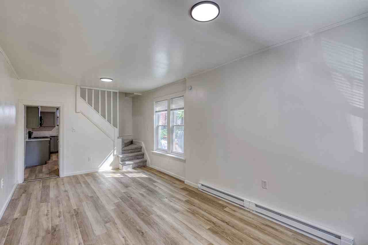 21 N Summit St - Photo 6 of 15
