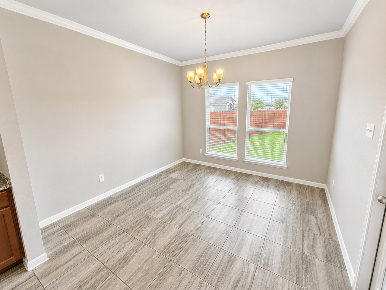 703 Dunford Dr - Photo 3 of 26