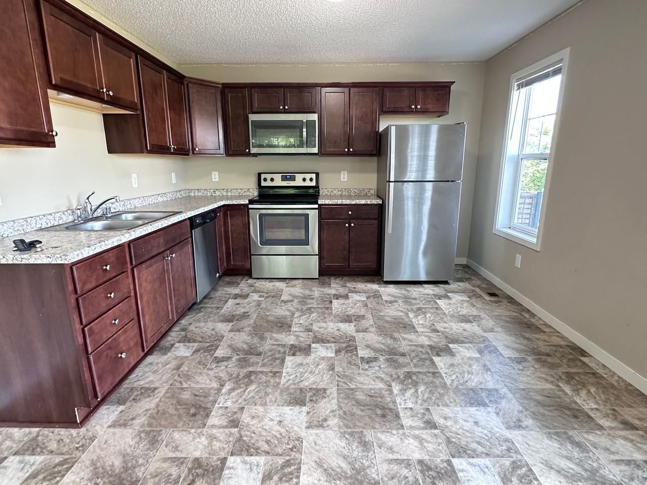 11970 Emery Village Dr N - Photo 3 of 20