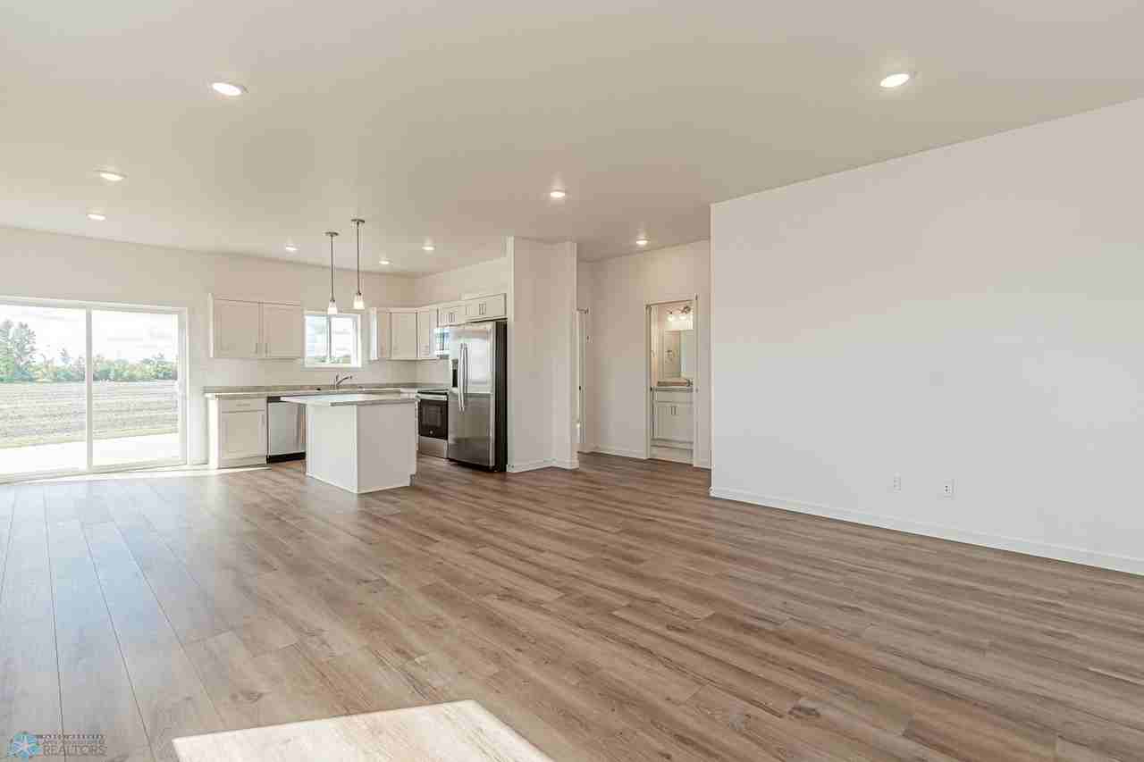 1615 5th Ave Ne - Photo 3 of 37