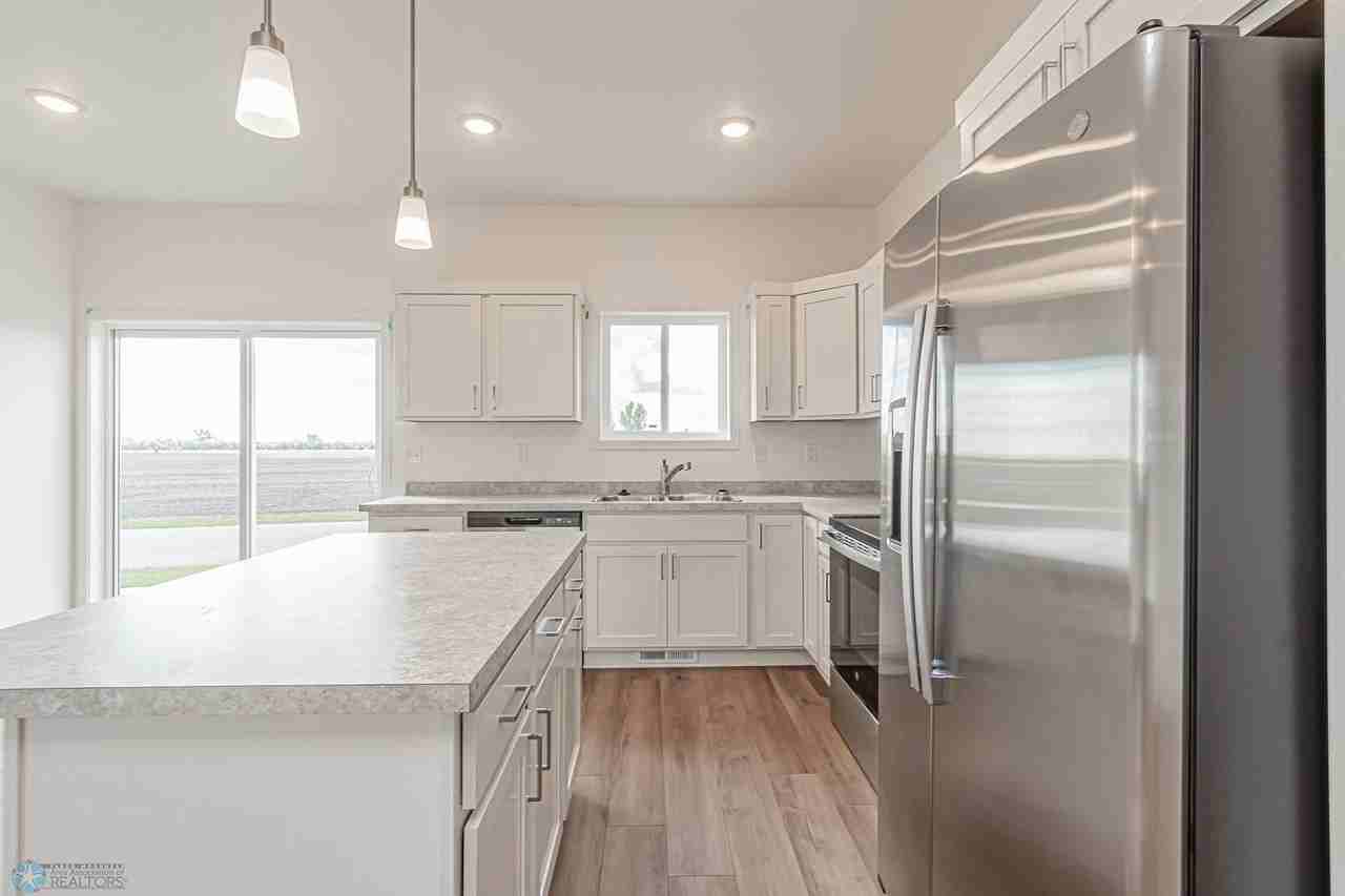 1615 5th Ave Ne - Photo 4 of 37