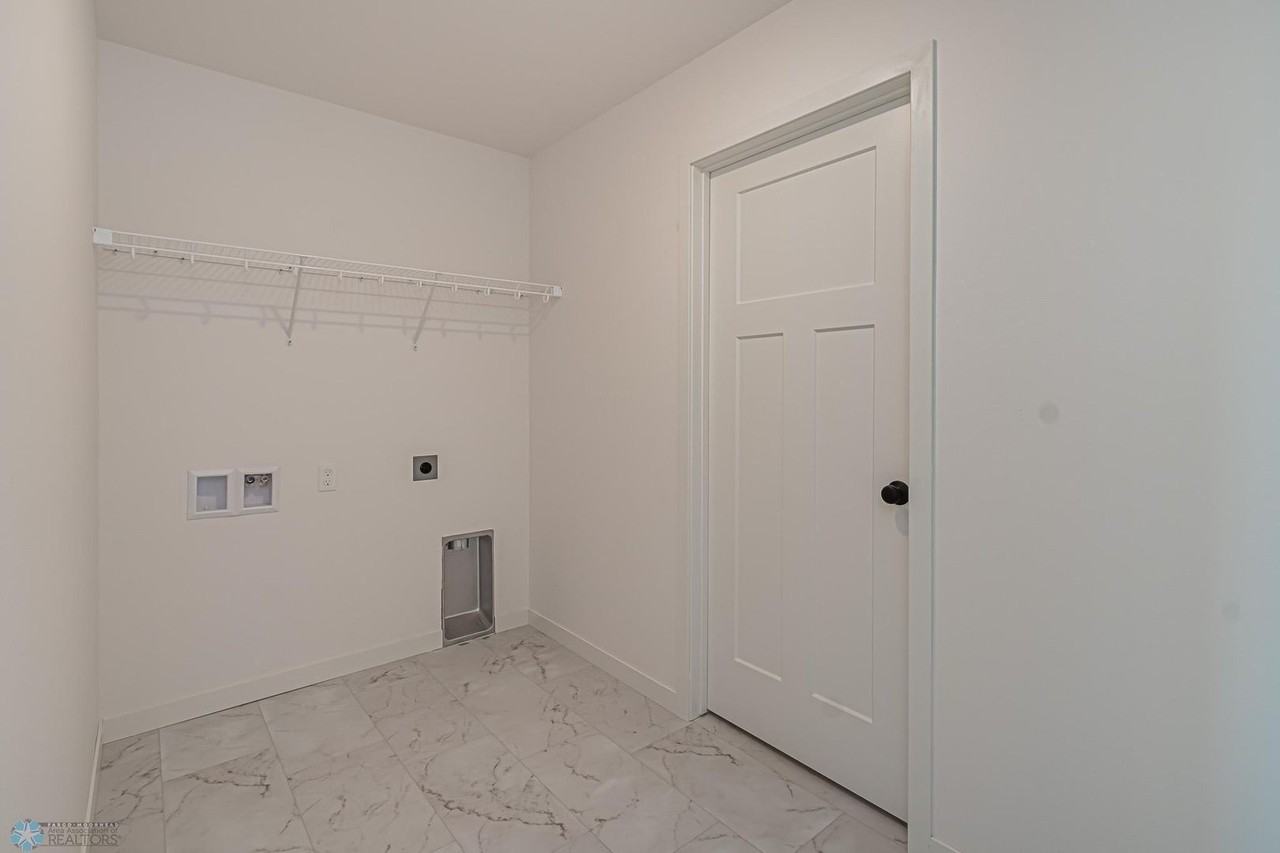 1615 5th Ave Ne - Photo 7 of 37