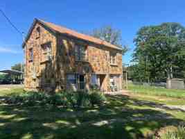 featured image of 502 W Shawnee St