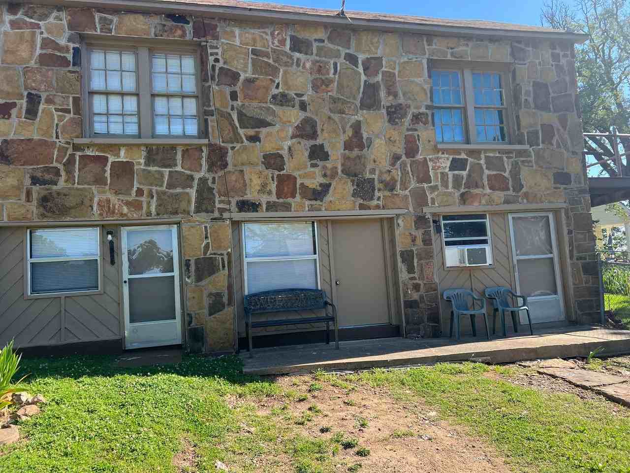 502 W Shawnee St - Photo 2 of 8