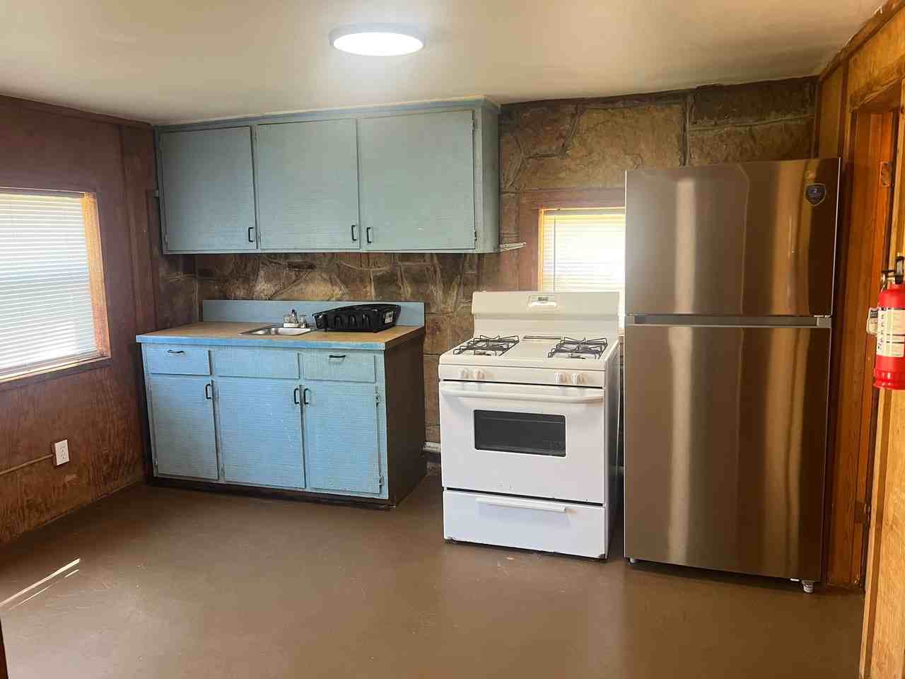 502 W Shawnee St - Photo 6 of 8