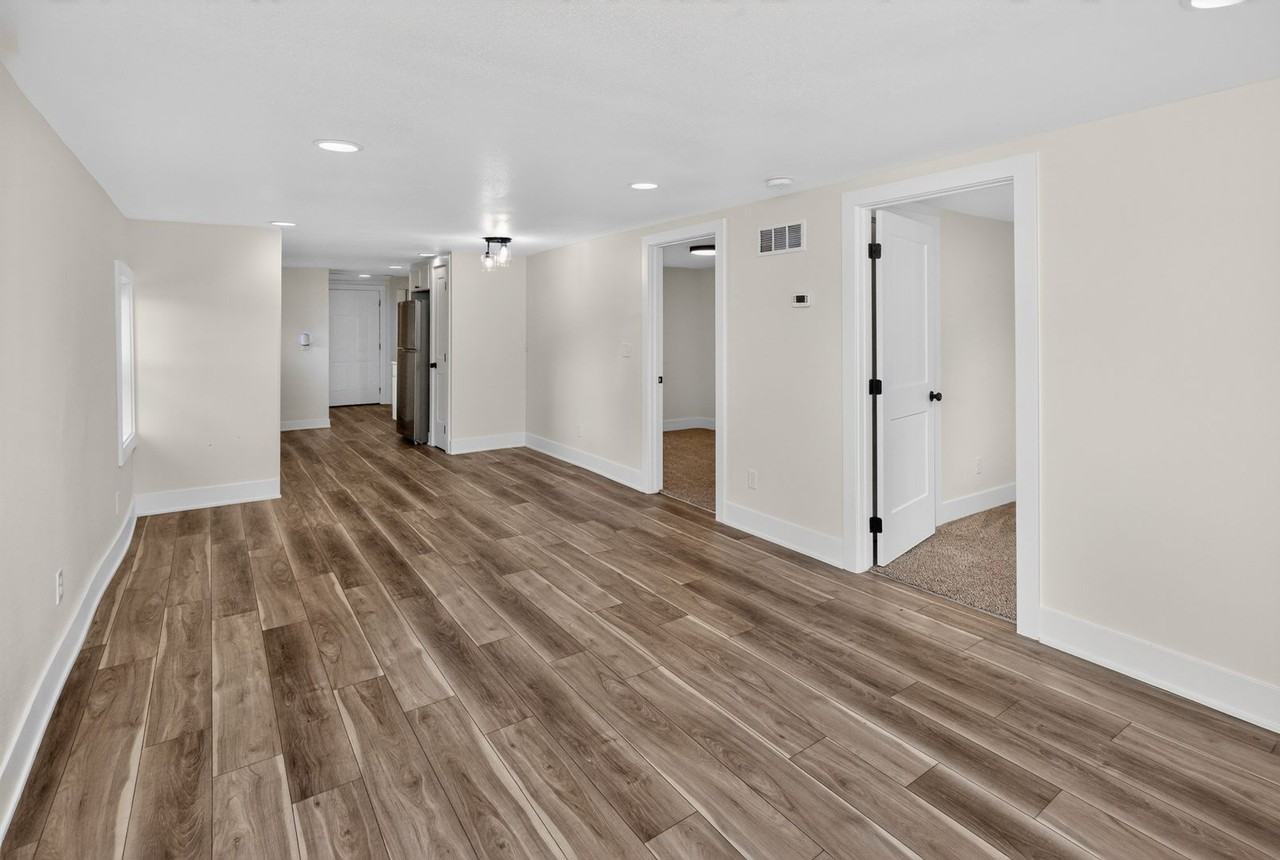 4076 Indianola Ave - Photo 3 of 28