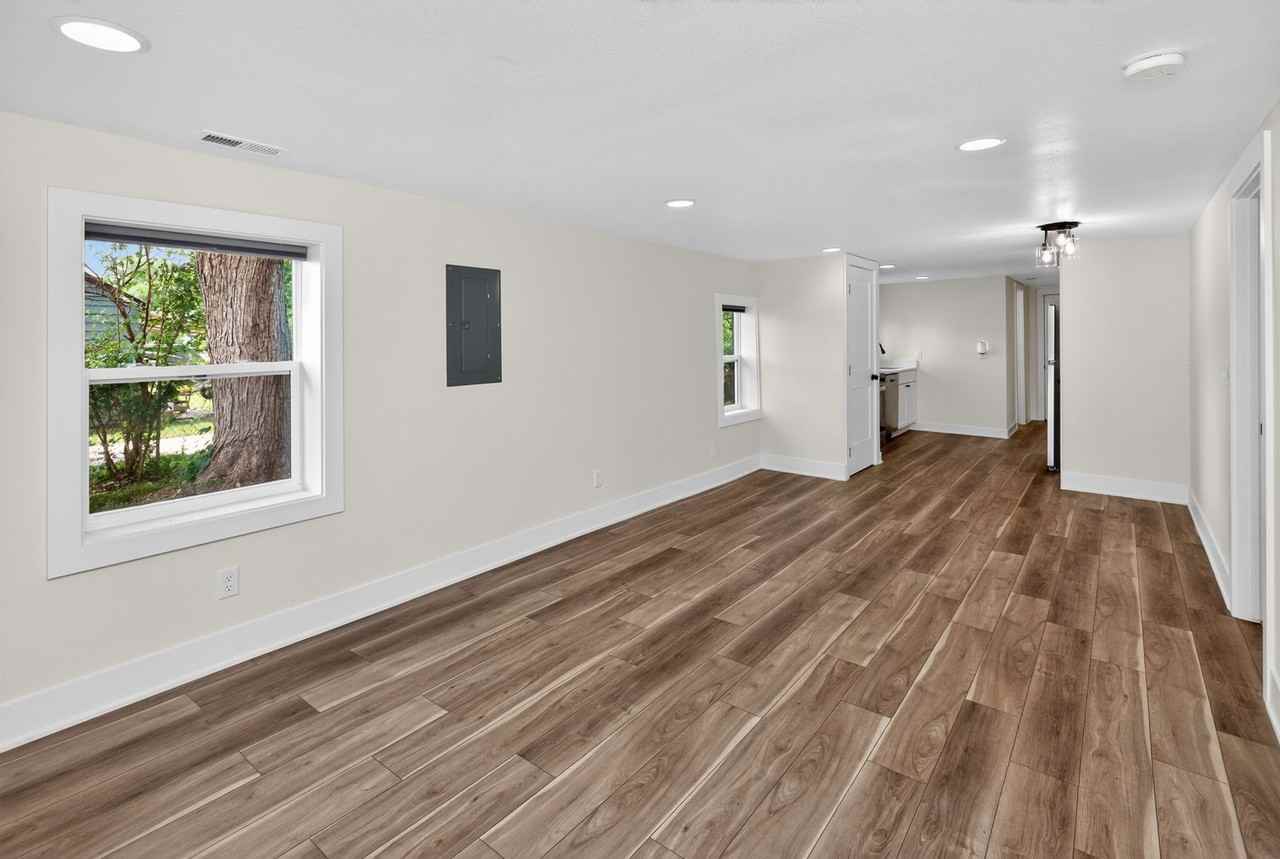 4076 Indianola Ave - Photo 4 of 28