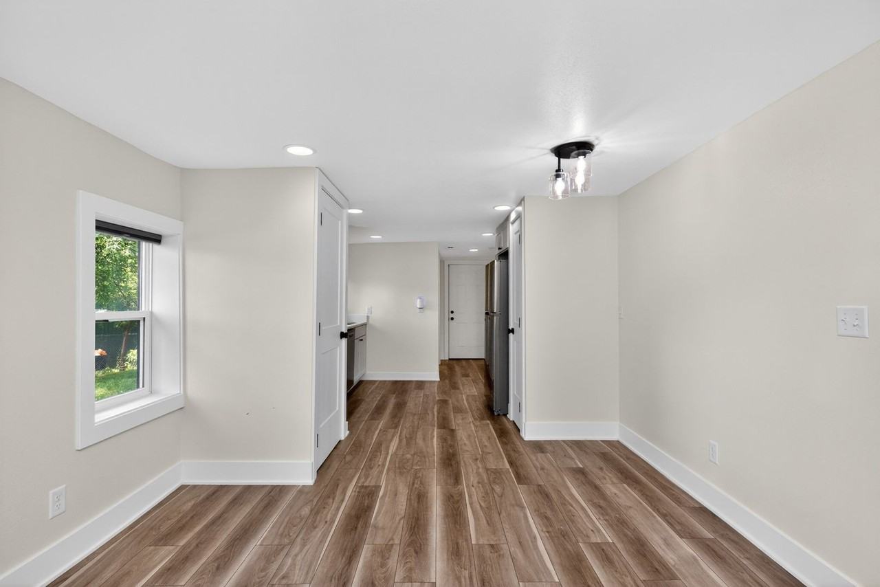 4076 Indianola Ave - Photo 7 of 28