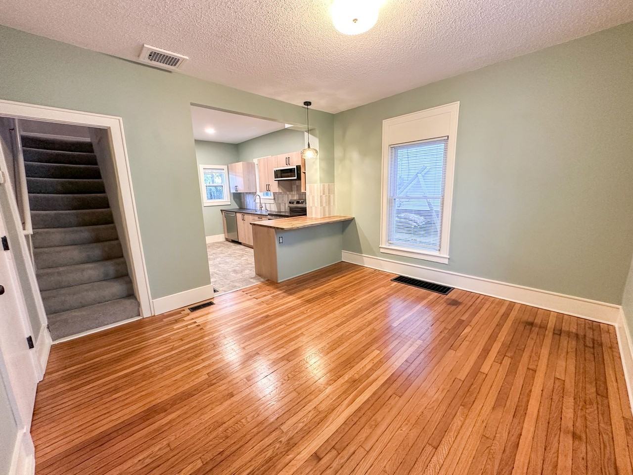 303 Page St Ne - Photo 2 of 15