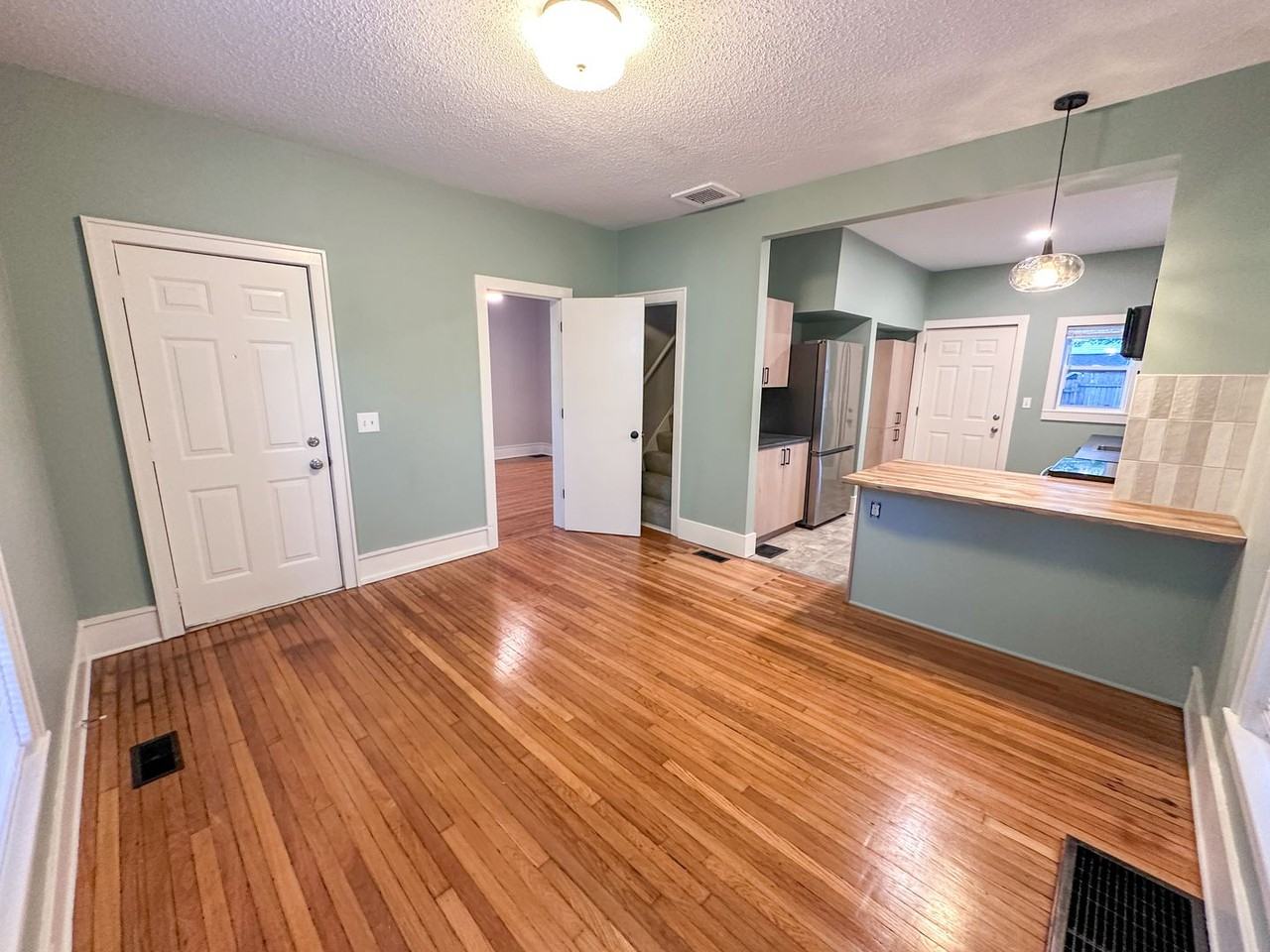 303 Page St Ne - Photo 3 of 15