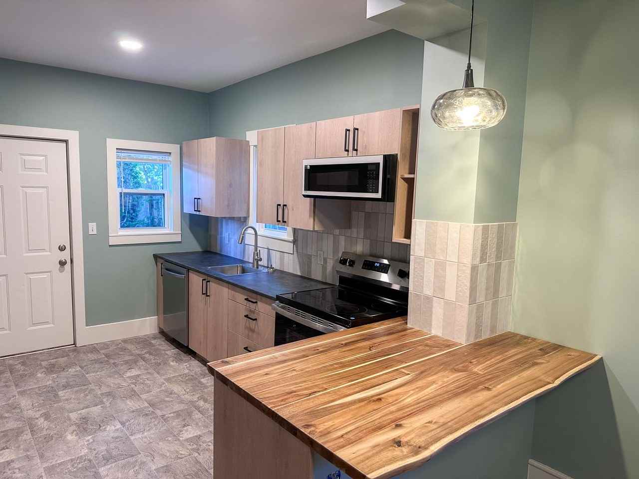 303 Page St Ne - Photo 4 of 15