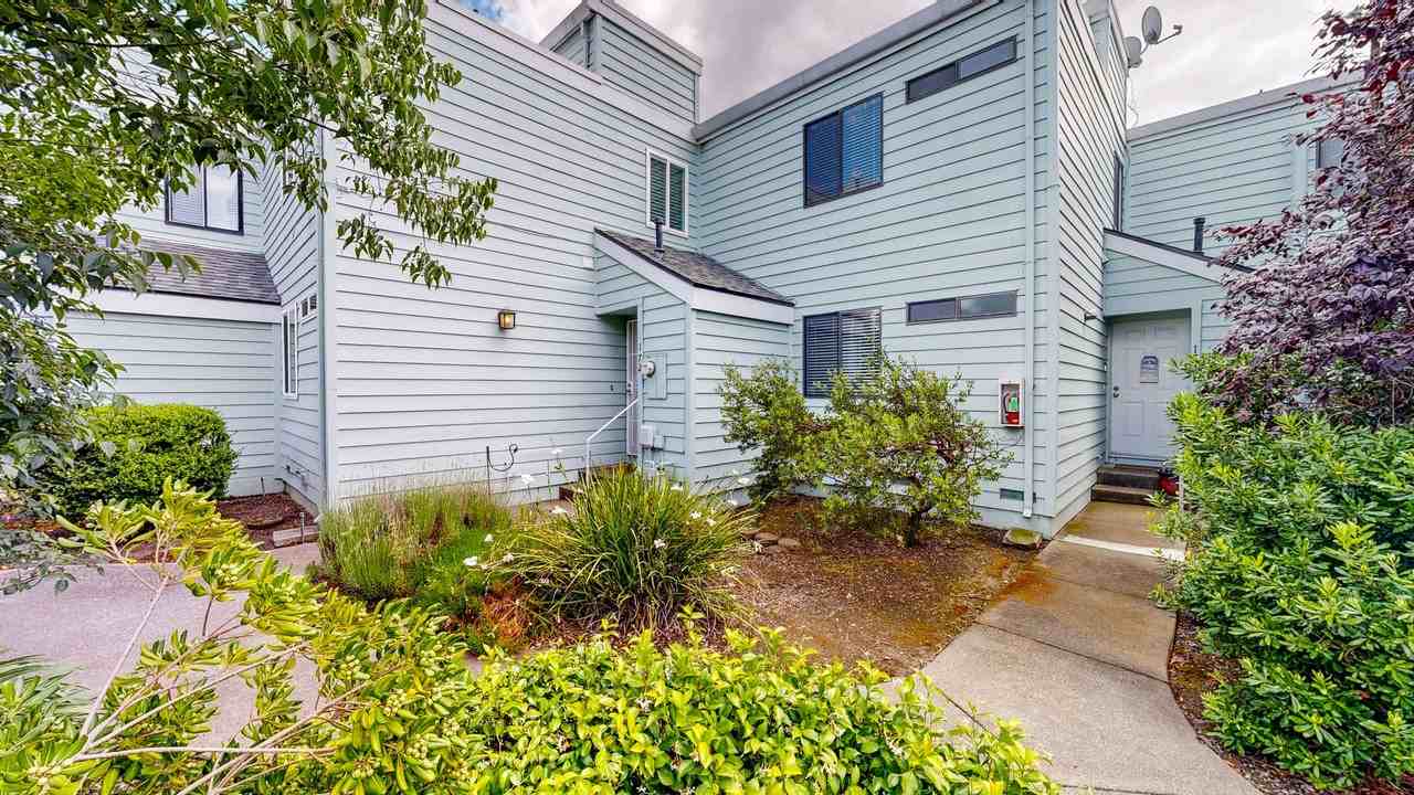 172 Courtyards E - Photo 4 of 40