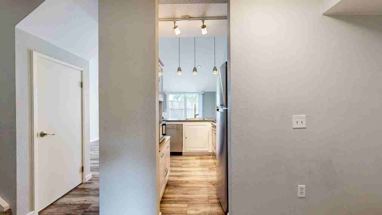 172 Courtyards E - Photo 7 of 40