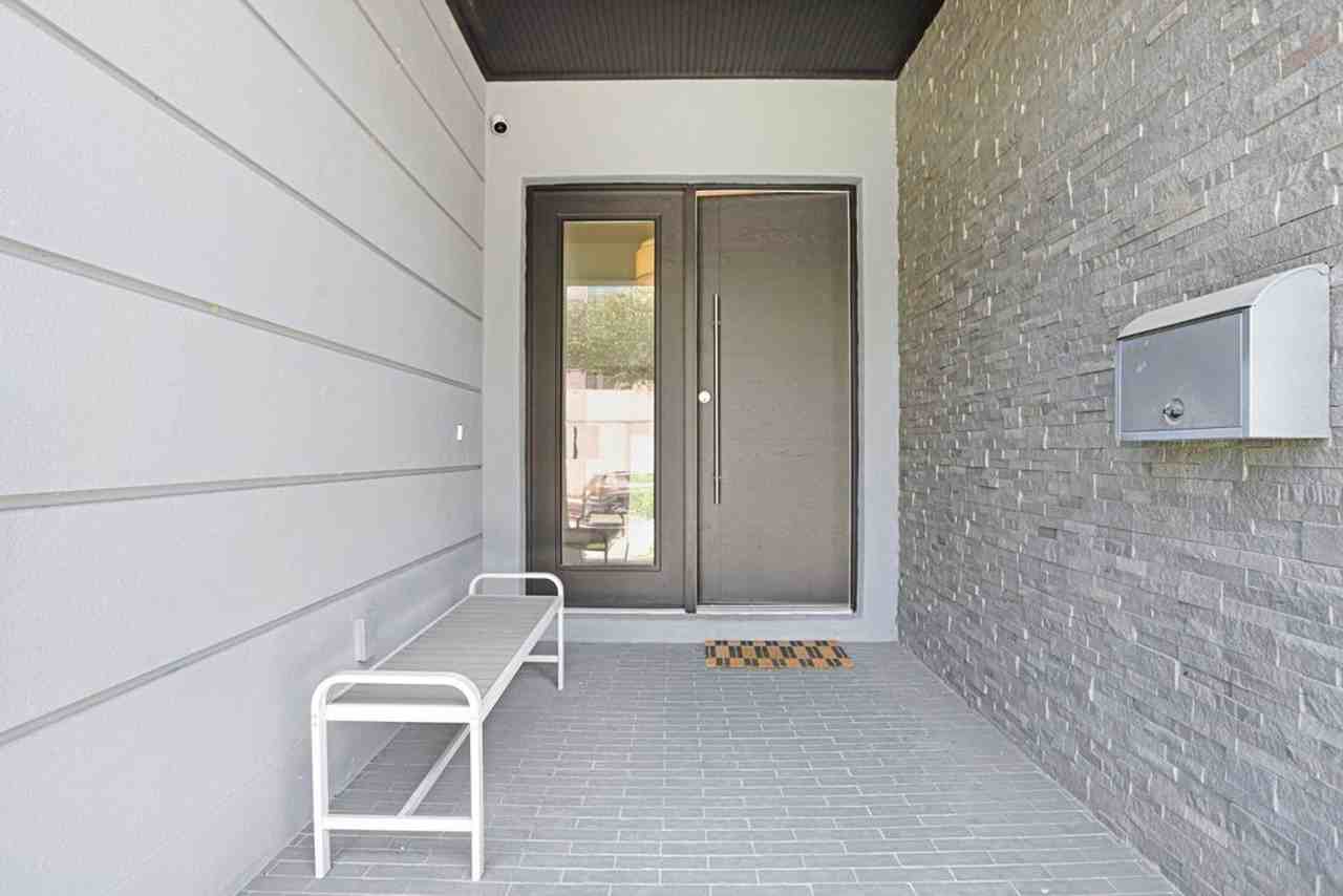 1326 W Fig St - Photo 6 of 47
