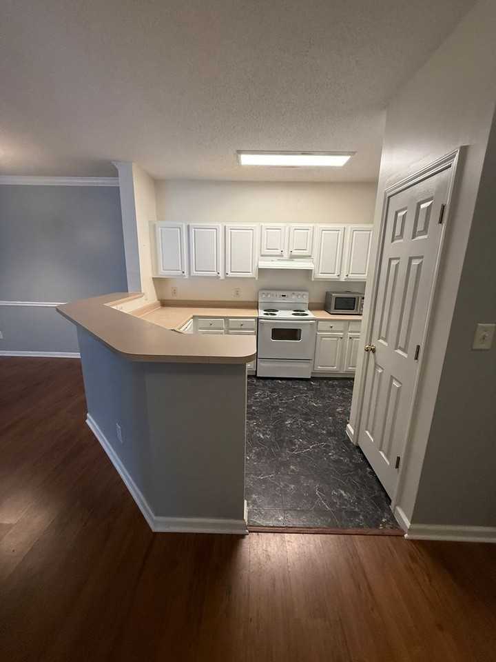 9201 Walden Park Dr - Photo 4 of 32