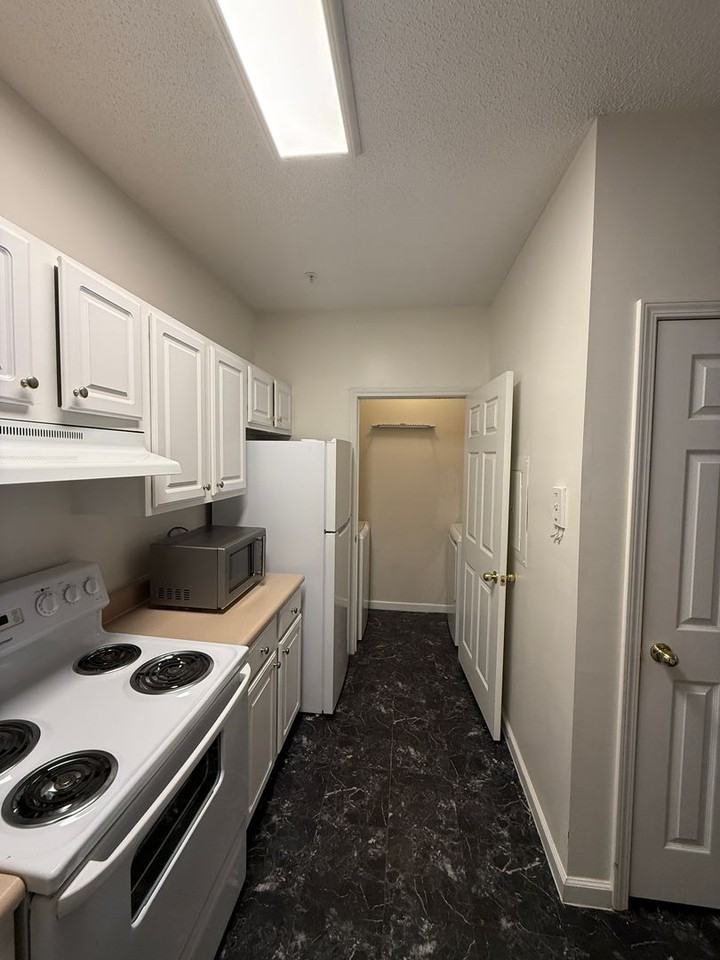 9201 Walden Park Dr - Photo 5 of 32
