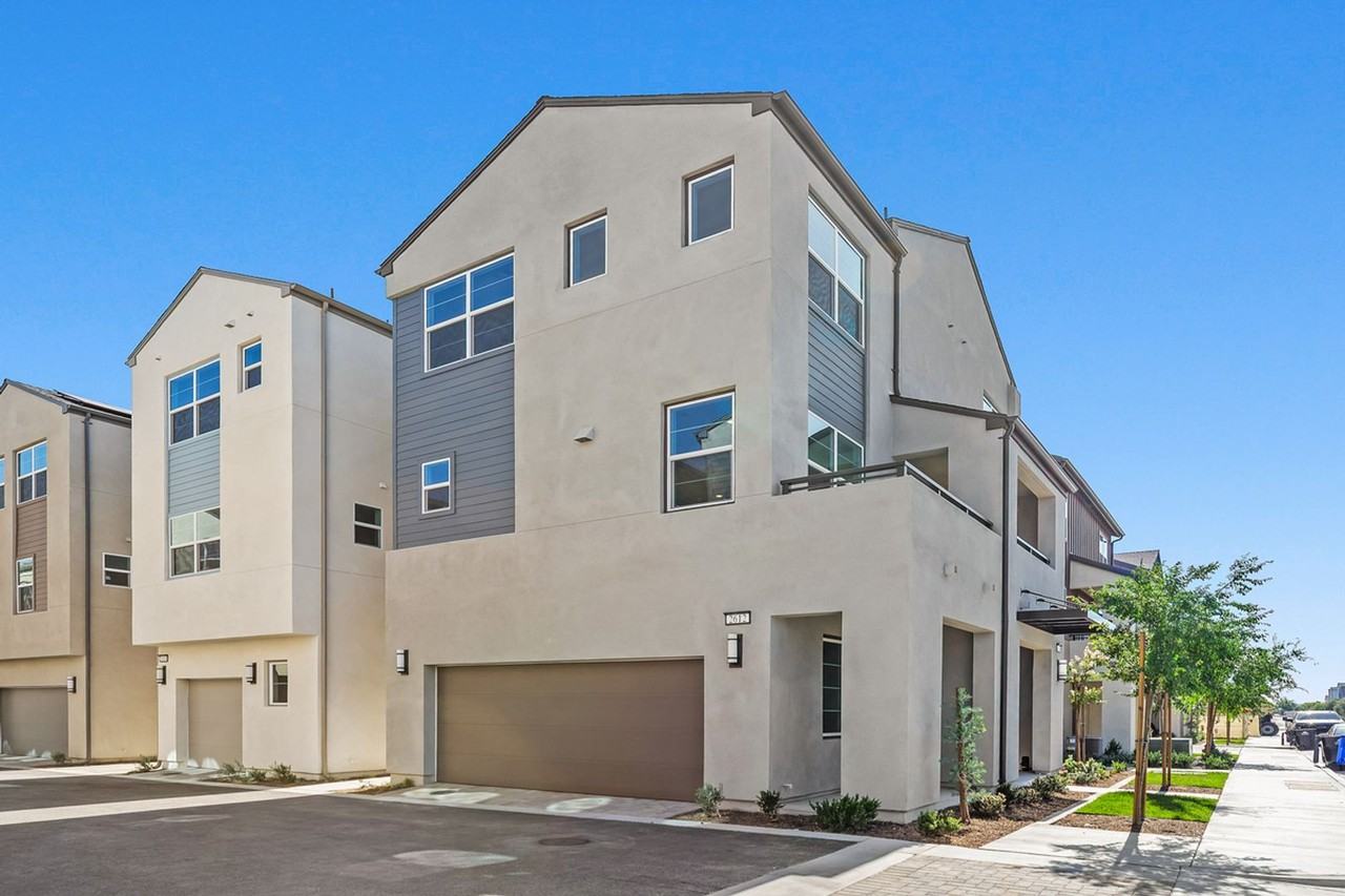 2612 E Hyde Paseo - Photo 2 of 26