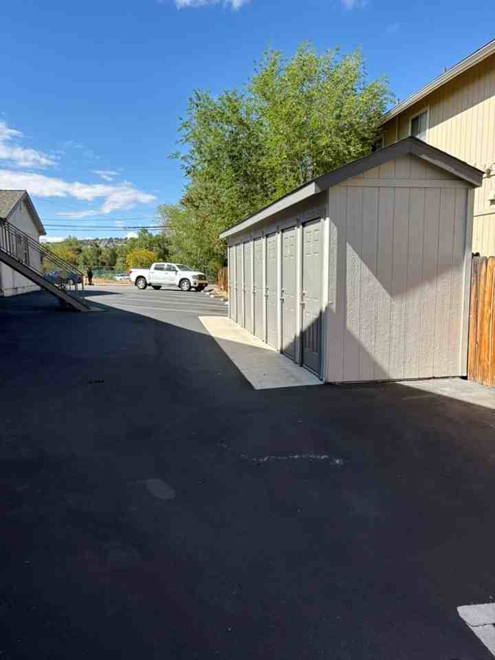 404 Highland Ave - Photo 3 of 10