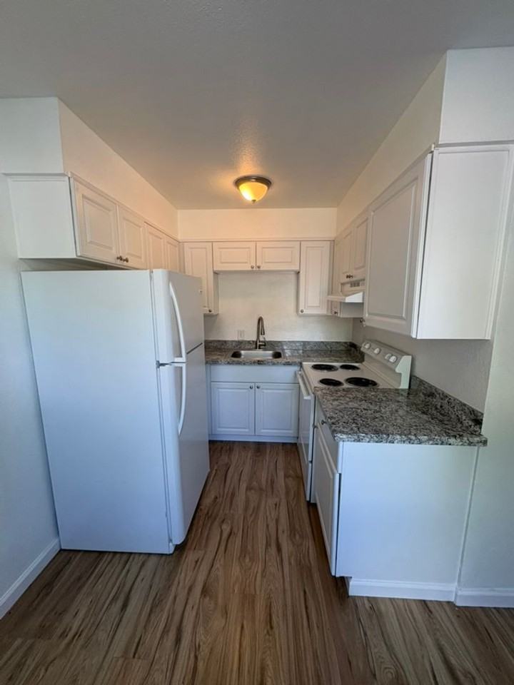 404 Highland Ave - Photo 5 of 10