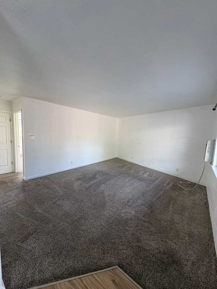 404 Highland Ave - Photo 6 of 10