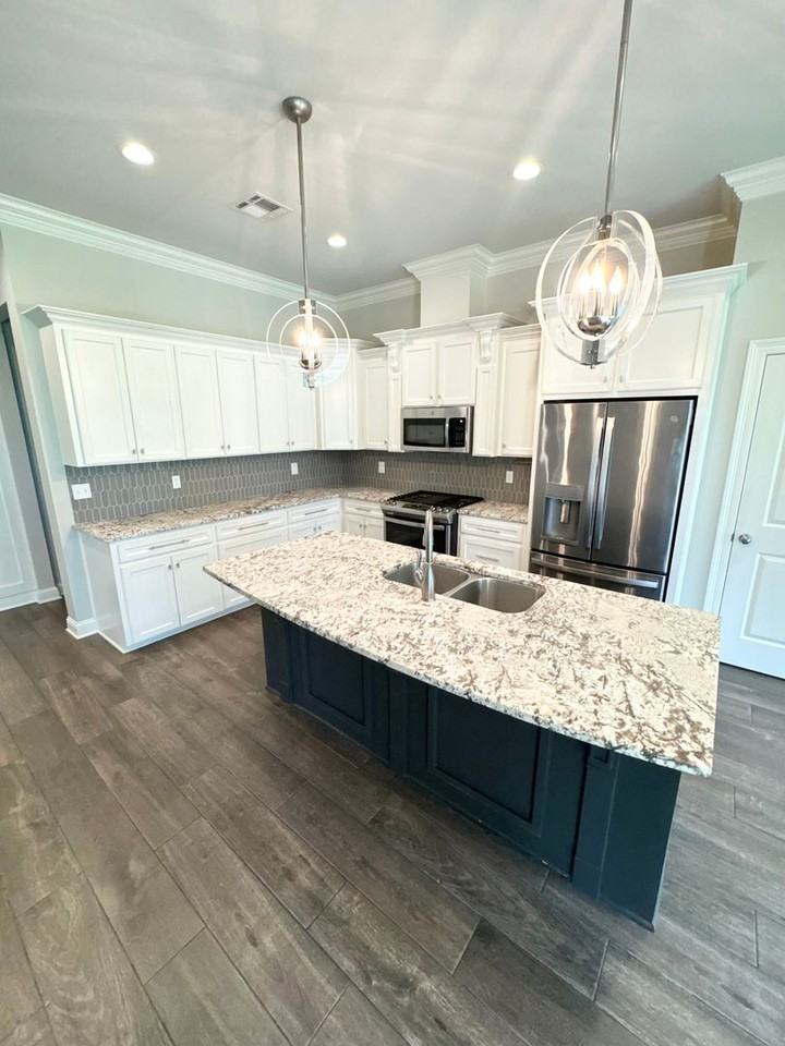 2067 Highpoint Pl - Photo 3 of 10