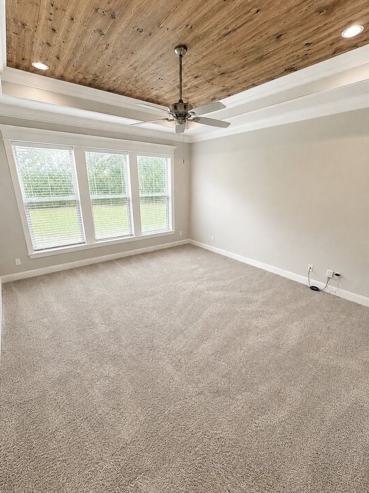 2067 Highpoint Pl - Photo 4 of 10