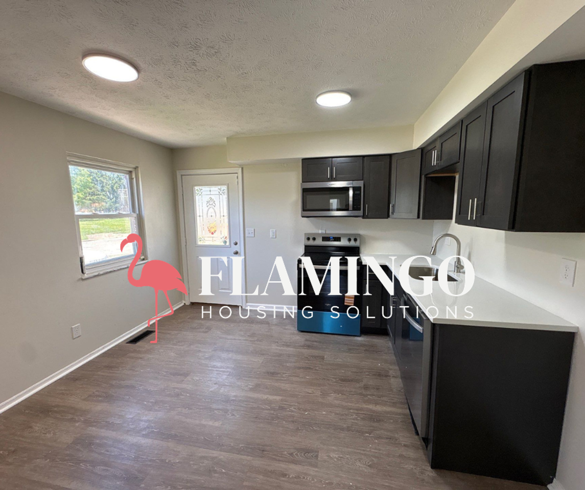 1272 Clement Ave - Photo 4 of 18