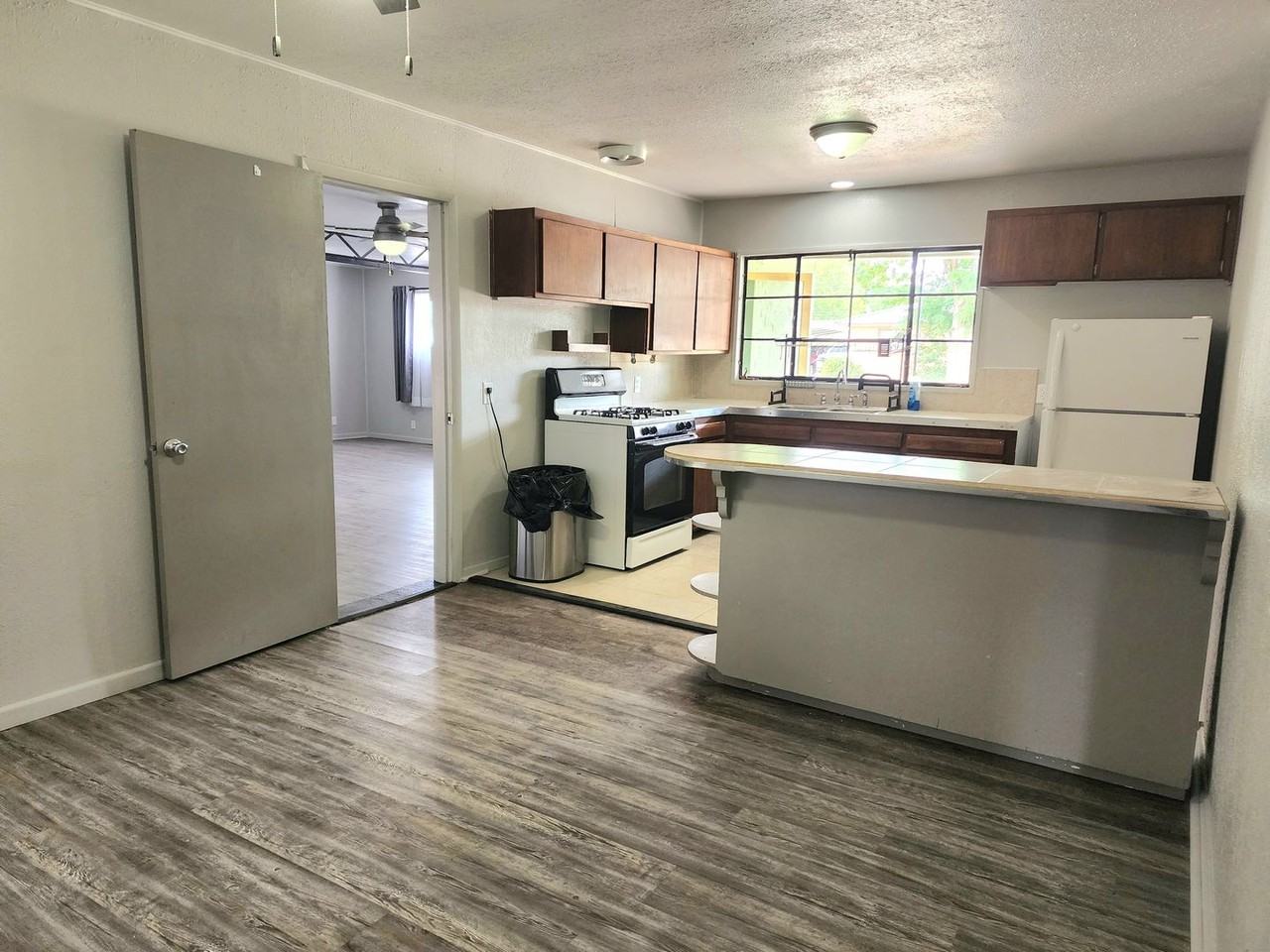 124 New Mexico Dr - Photo 4 of 31