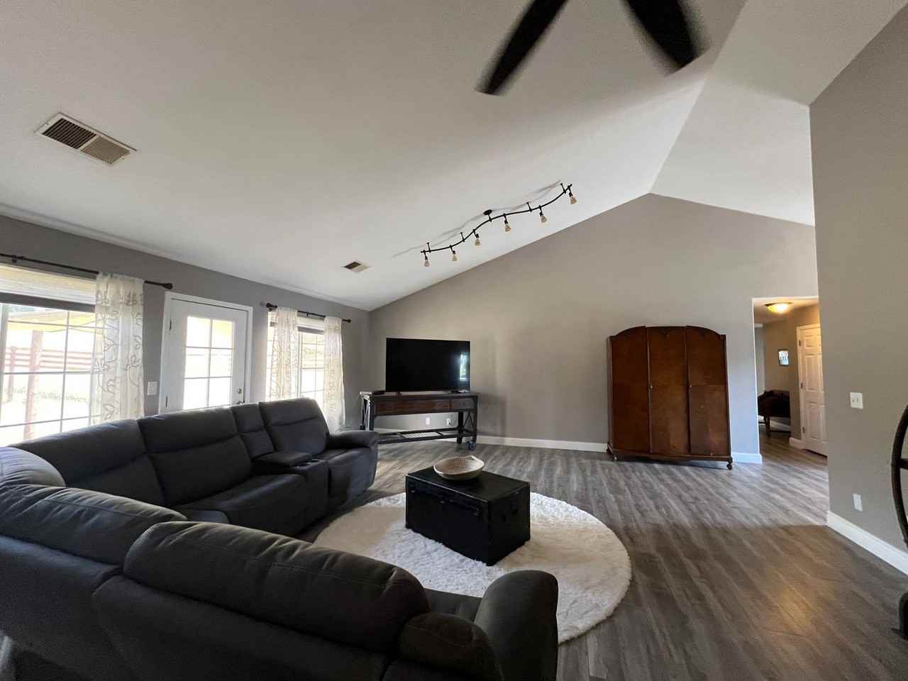 8957 Knobhill Cir - Photo 5 of 28