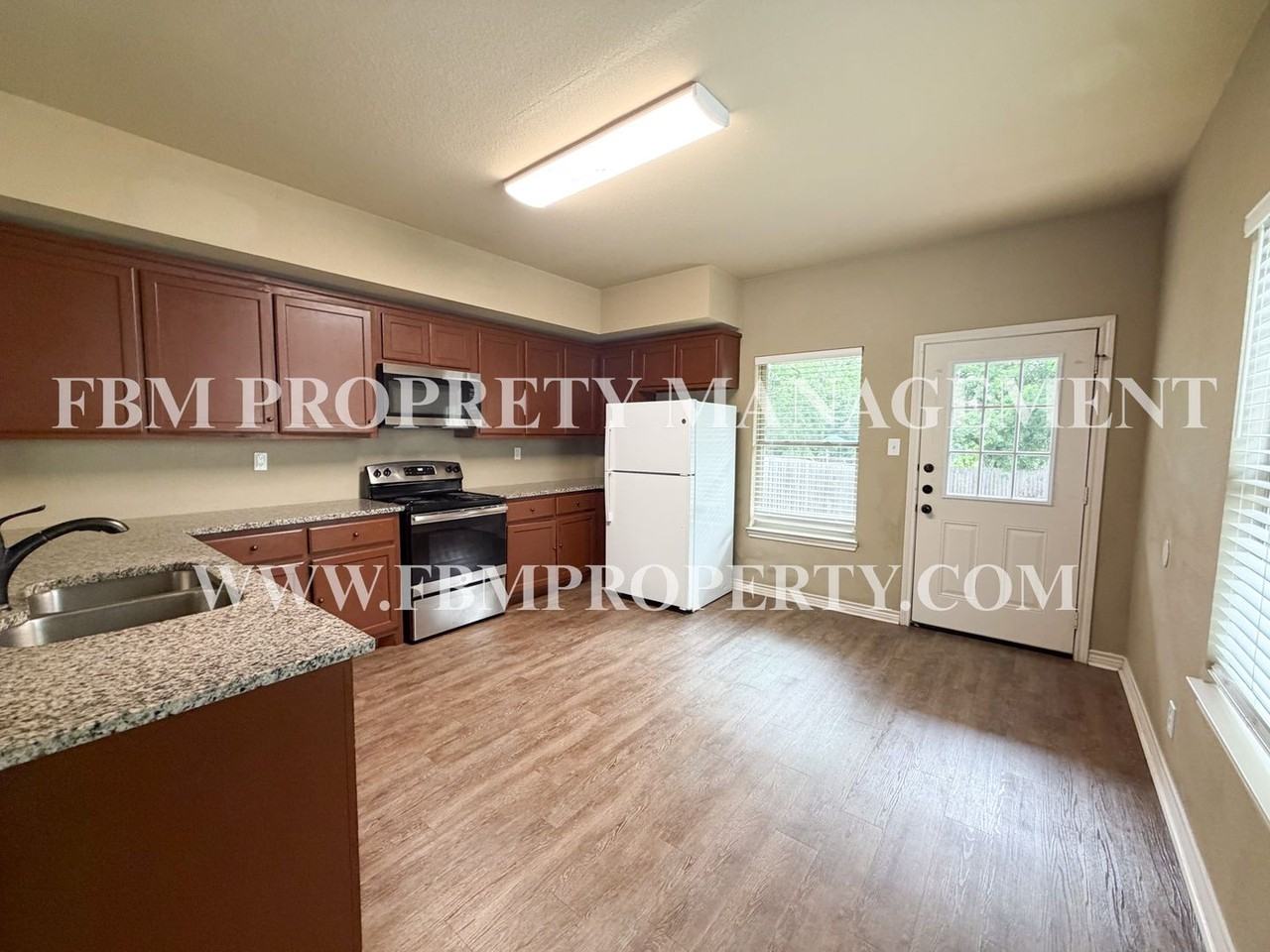 472 Pecan Hollow St - Photo 4 of 23