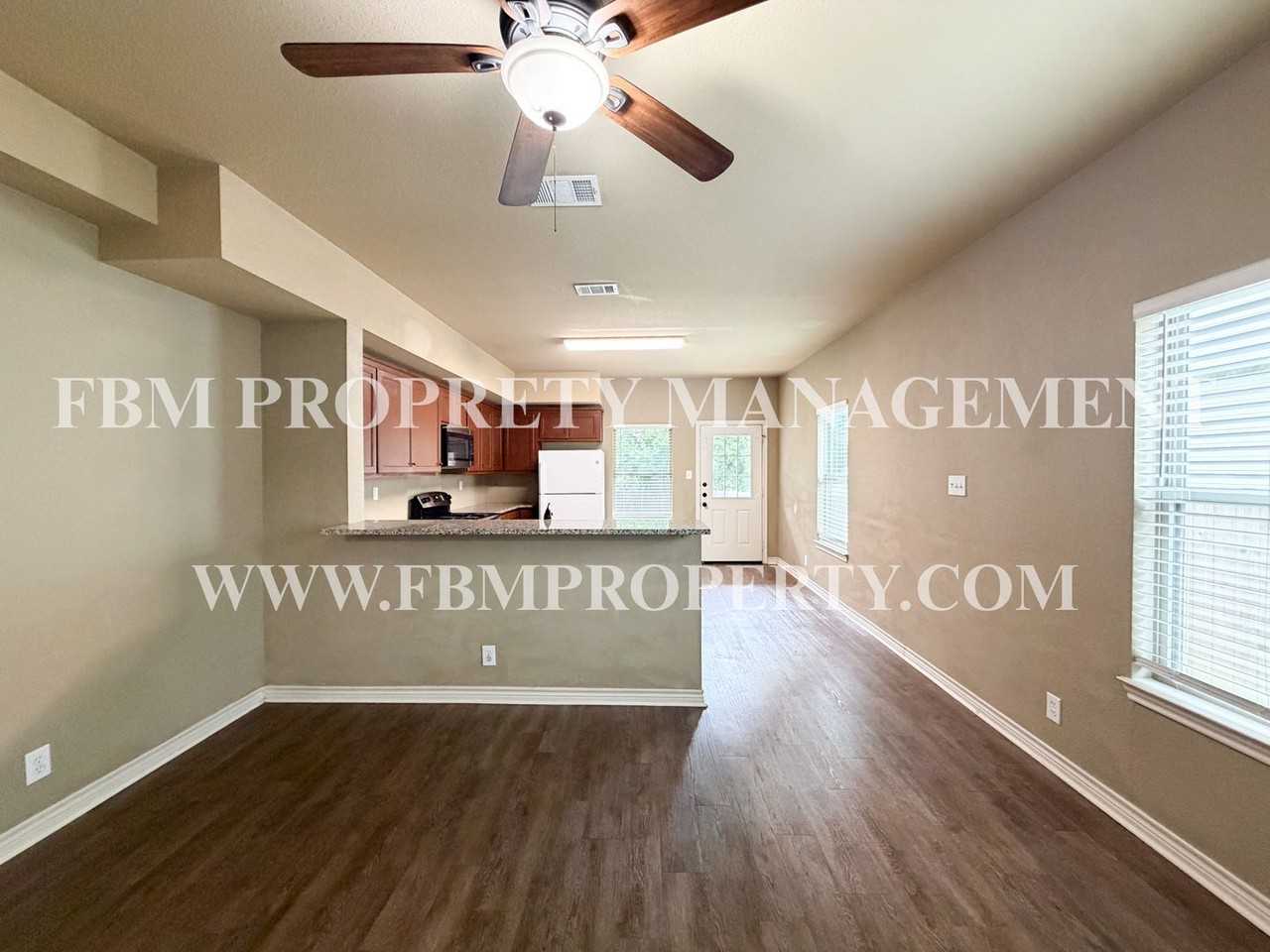 472 Pecan Hollow St - Photo 5 of 23