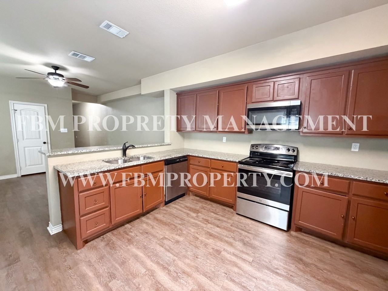 472 Pecan Hollow St - Photo 7 of 23