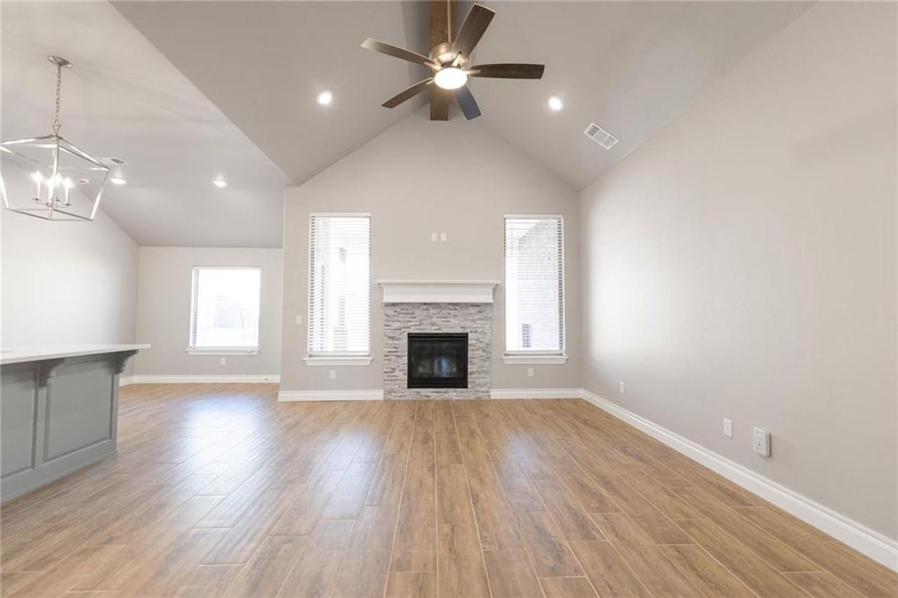 13129 Ne 8th St - Photo 3 of 19