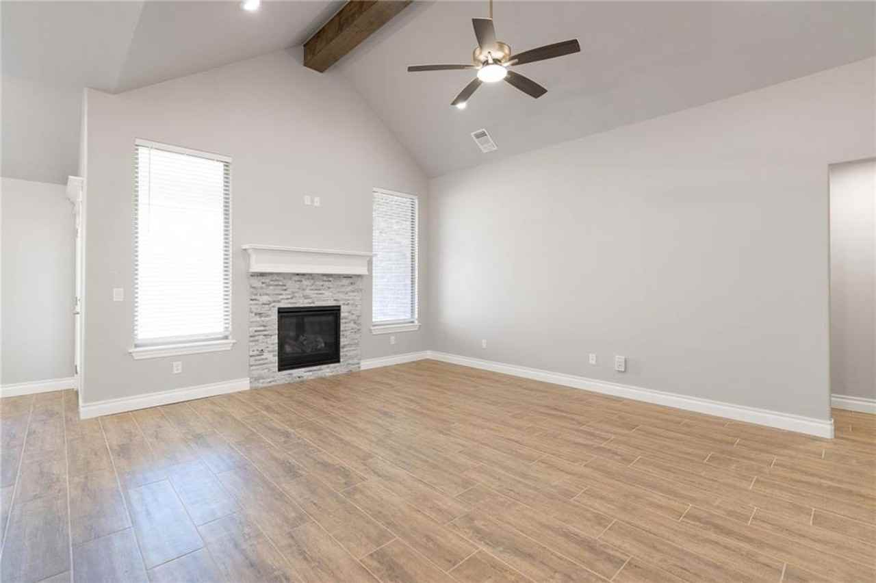 13129 Ne 8th St - Photo 4 of 19