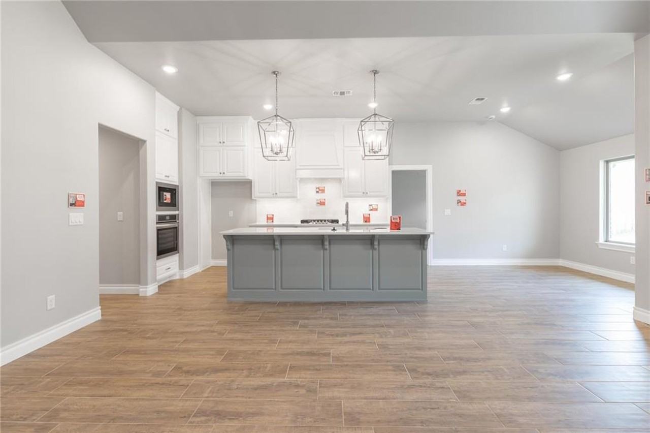13129 Ne 8th St - Photo 5 of 19