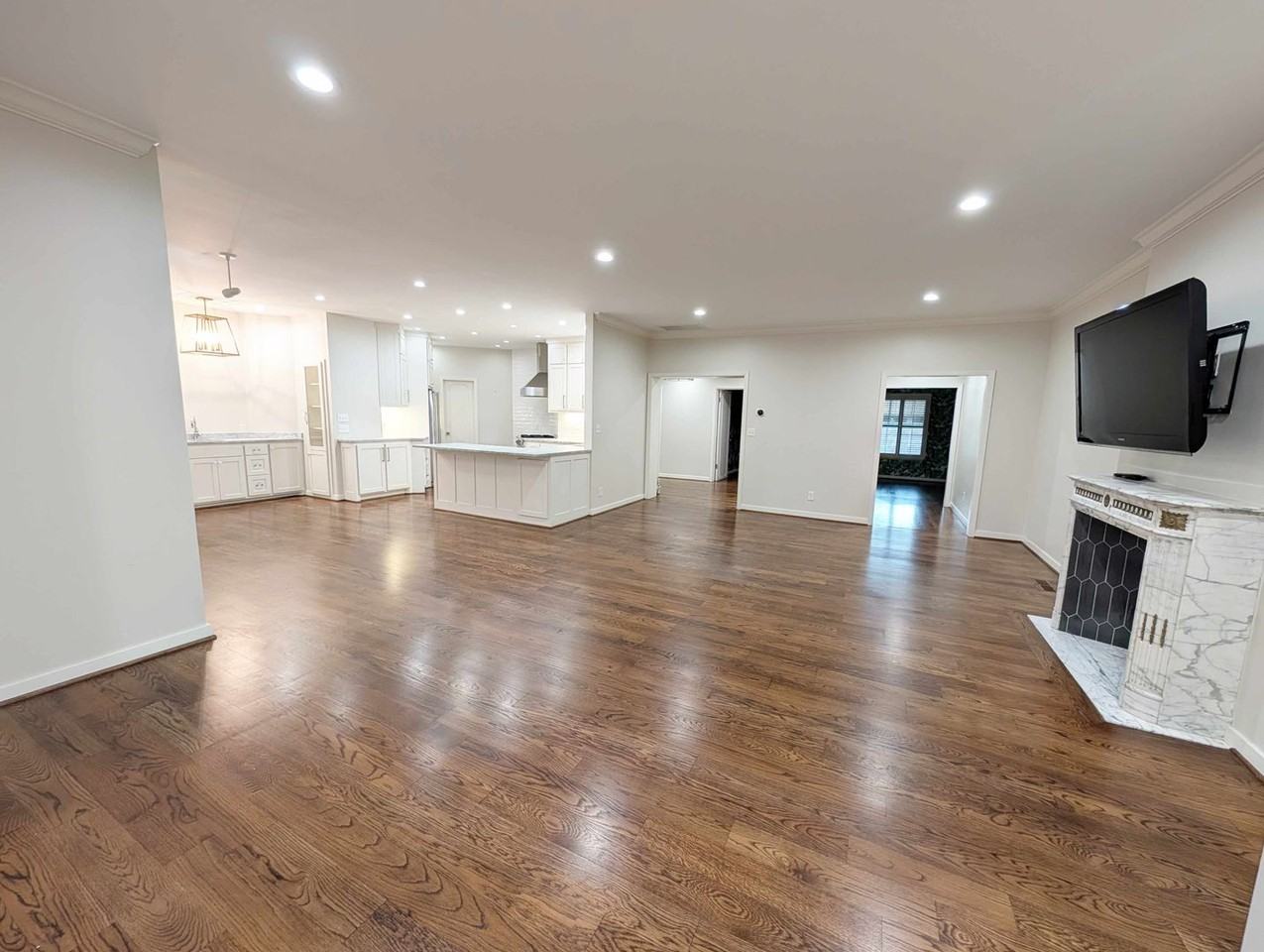 1114 Sherwood Ln - Photo 2 of 20