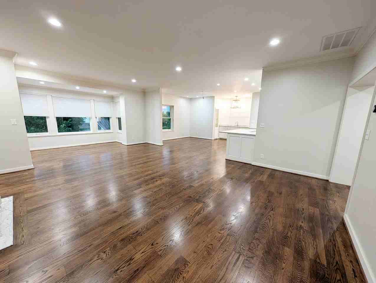 1114 Sherwood Ln - Photo 4 of 20