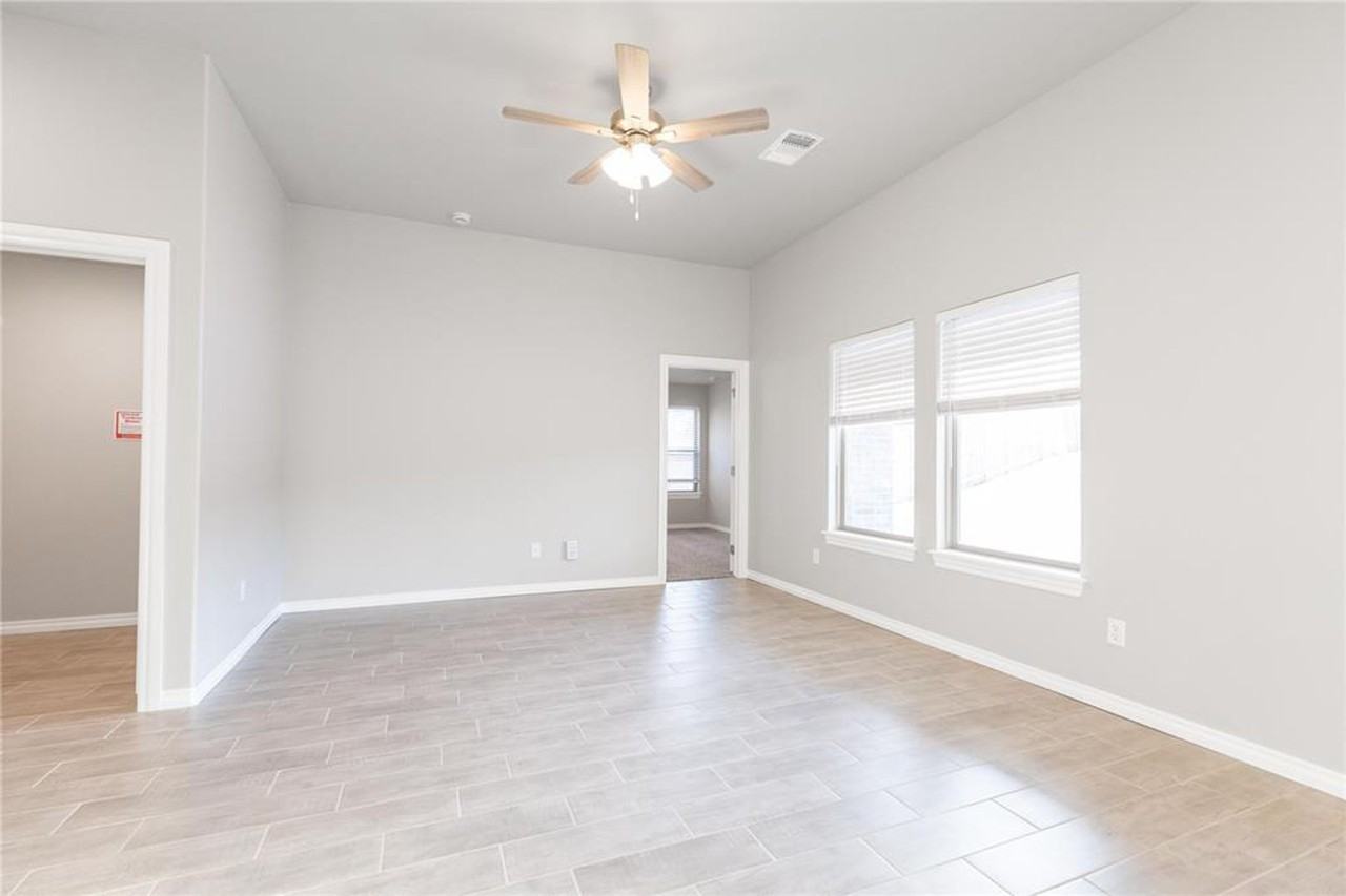 913 Westfall Dr - Photo 2 of 19
