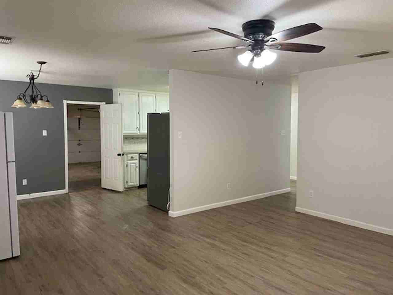 7601 Thompson Pkwy - Photo 3 of 18