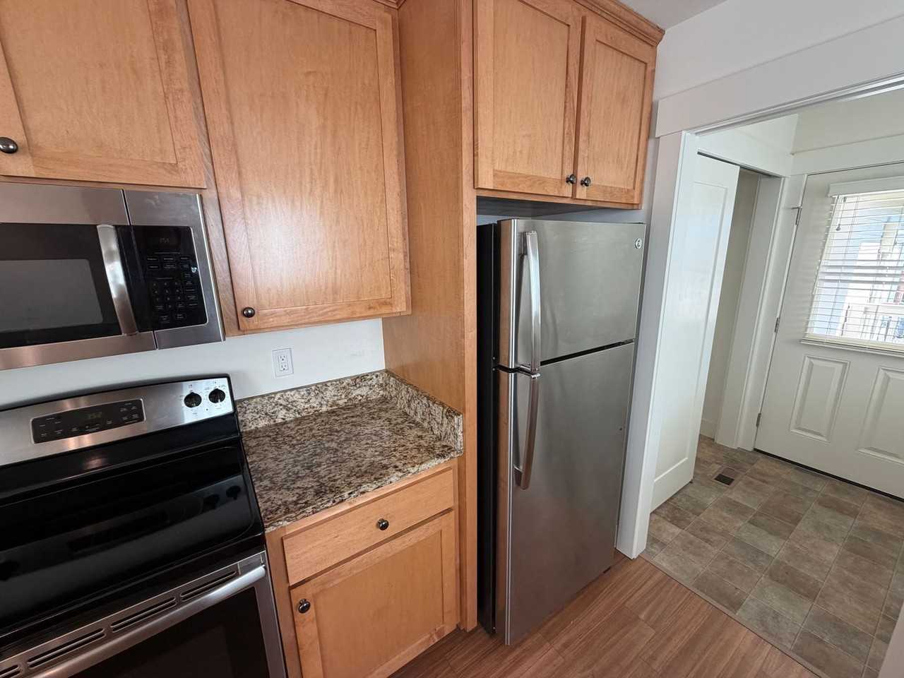 1117 10th St - Photo 4 of 16