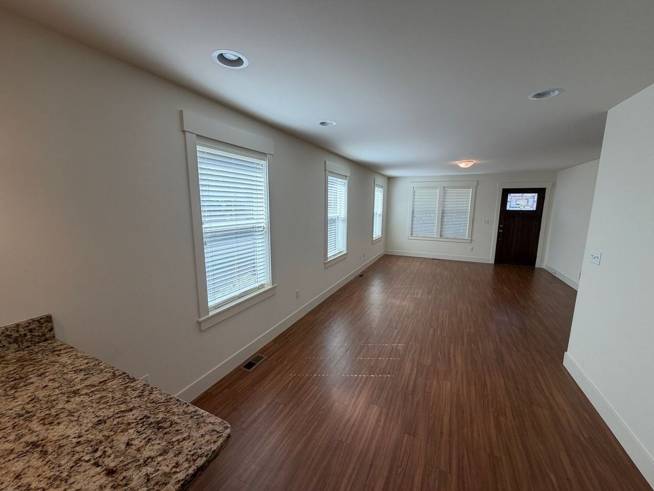 1117 10th St - Photo 5 of 16