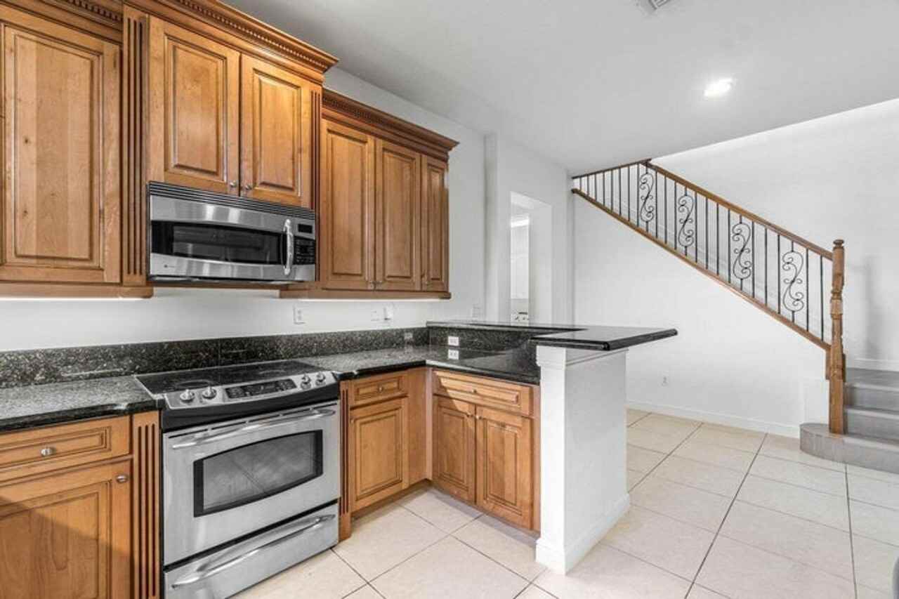 8343 Nw 8th Ter - Photo 4 of 23