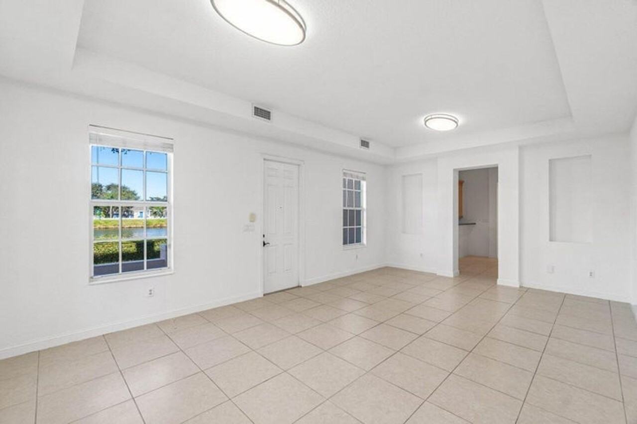 8343 Nw 8th Ter - Photo 7 of 23