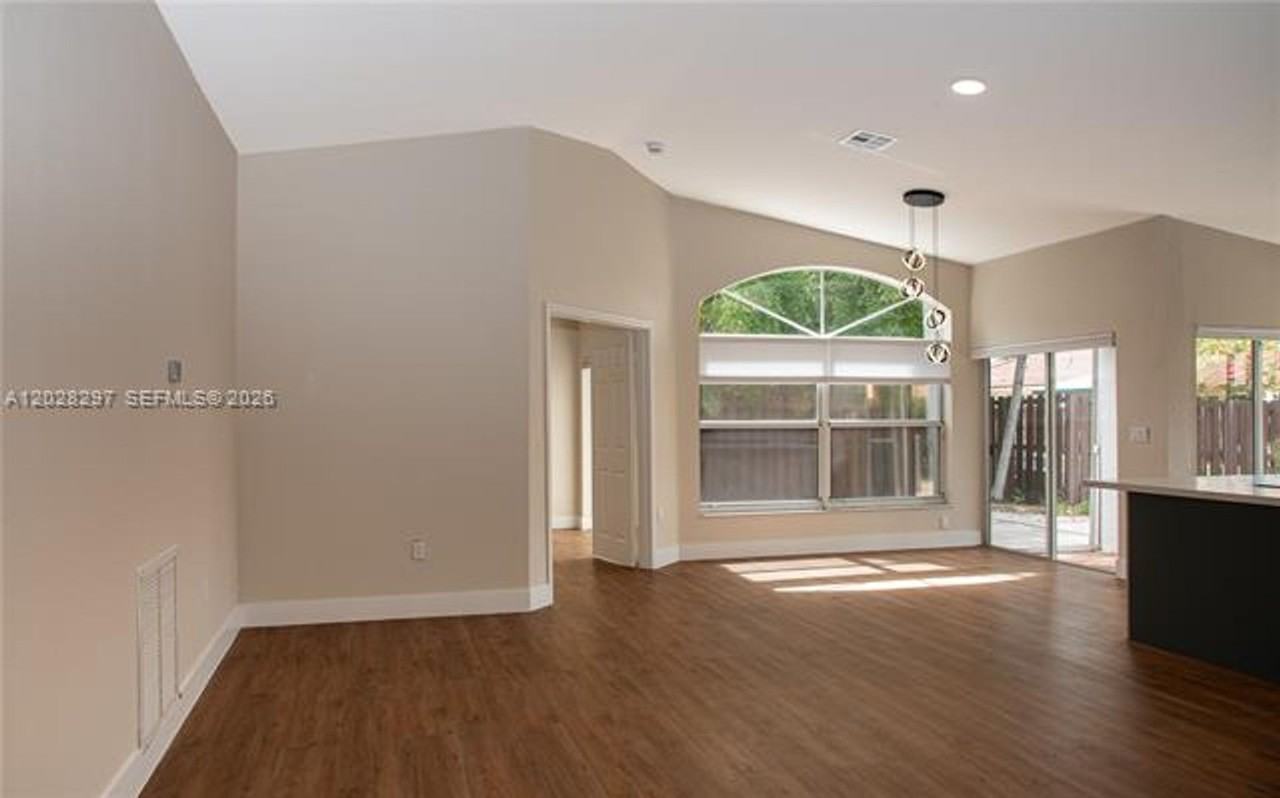 11252 Nw 58th Ter - Photo 3 of 22