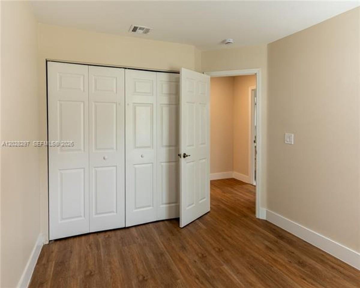 11252 Nw 58th Ter - Photo 4 of 22