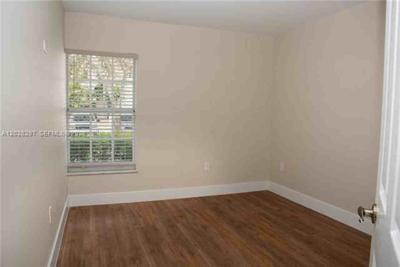 11252 Nw 58th Ter - Photo 7 of 22