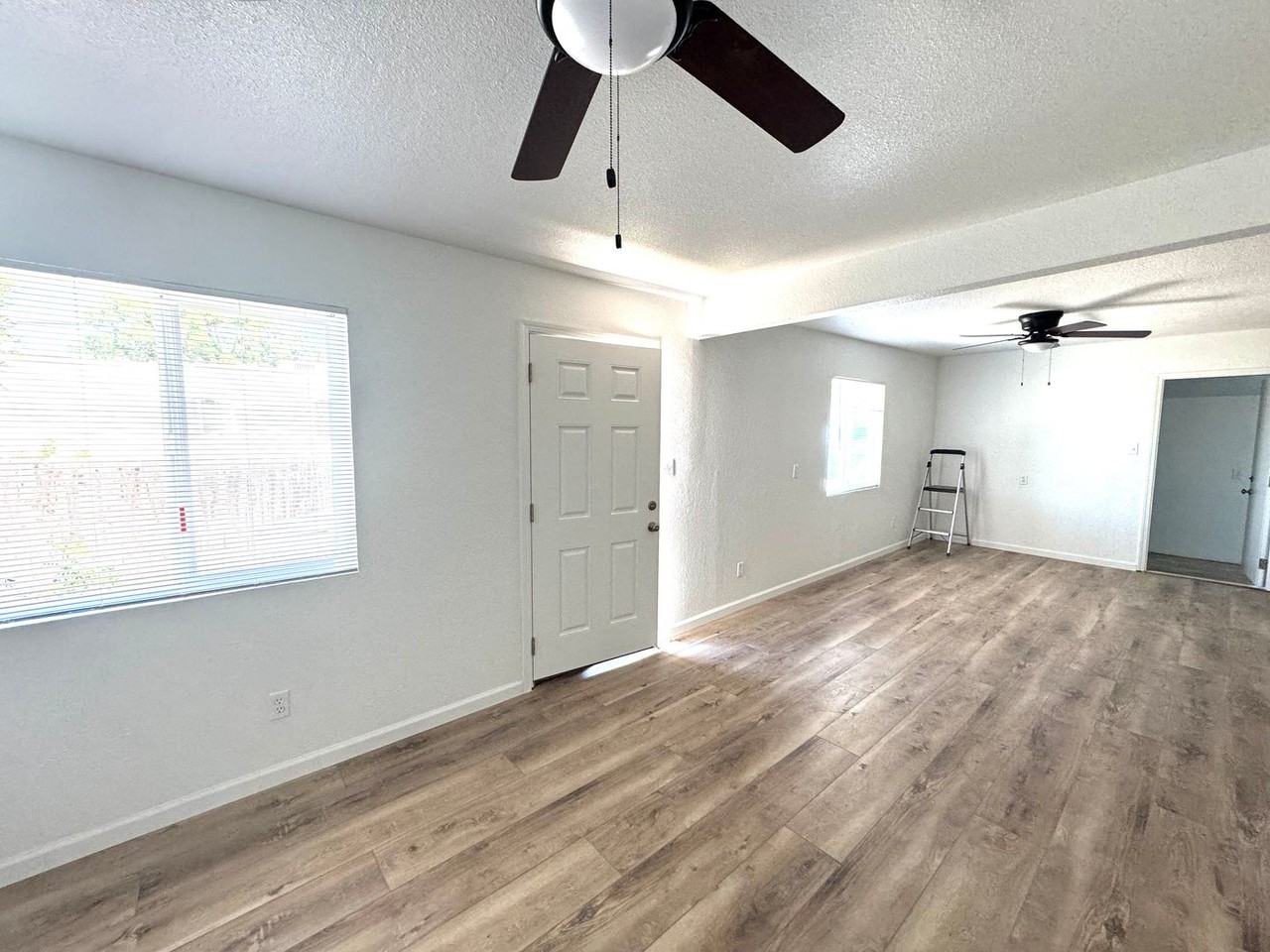 1129 Norton Ave - Photo 2 of 7